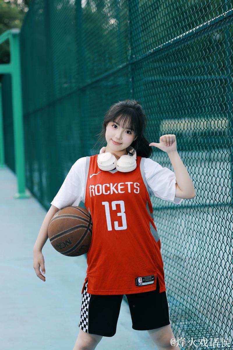 带你的篮球女孩来这个创意球场拍美照 带你的篮球女孩来这个创意球场拍美照